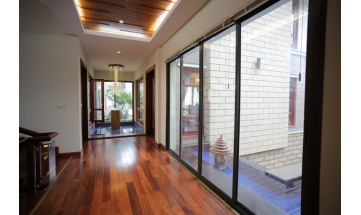 Cách làm mờ vết trầy xước ở sàn gỗ tự nhiên tại nhà. 